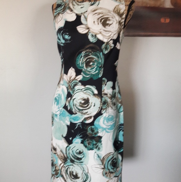 Beautiful dress🦋 - Picture 4 of 4